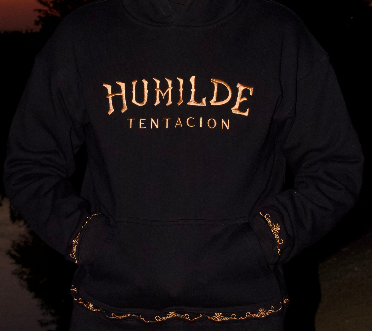 PRE- ORDER             Lujoso Hoodie - Humilde Tentación 